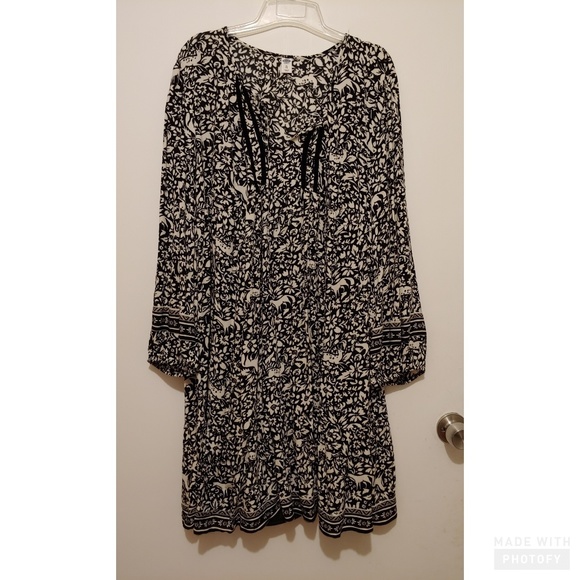 Old Navy Dresses & Skirts - Old Navy Black/White Swing Dress